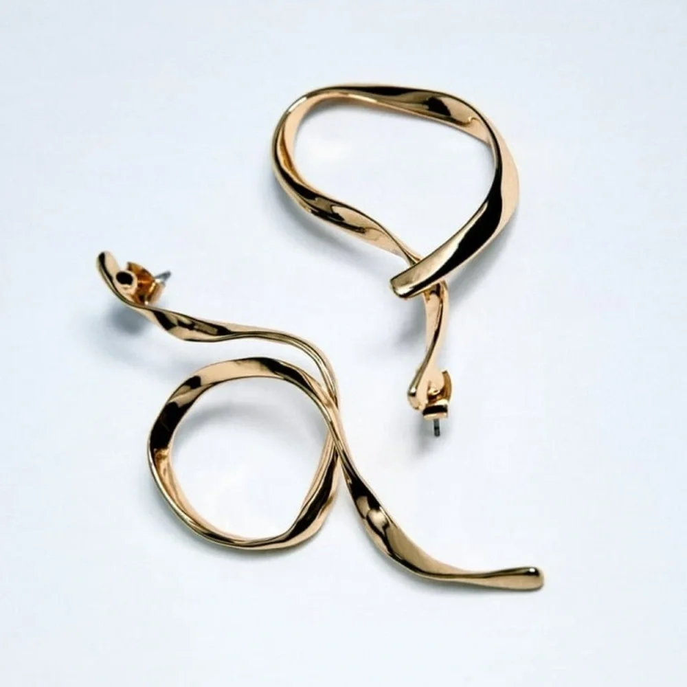 NWT. Zara Golden Asymmetric Shaped Earrings.
